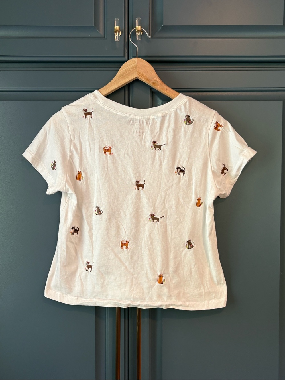 Natural Life Fave Little Things embroidered t-shirt featuring cats and dogs. - Picture 5 of 16
